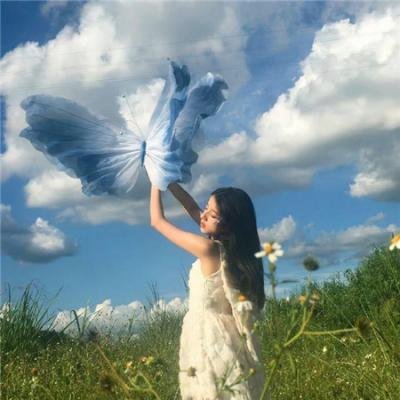 院子里的女人